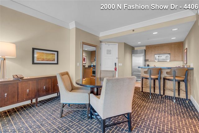 2000 FASHION SHOW Drive 4406, Las Vegas, NV 89109