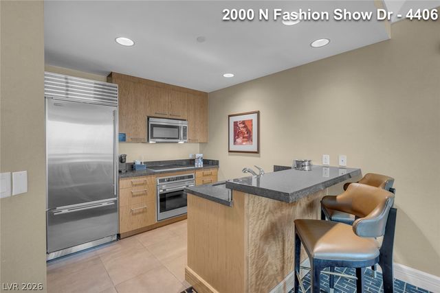 2000 FASHION SHOW Drive 4406, Las Vegas, NV 89109