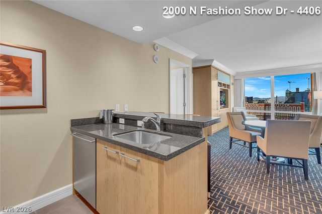 2000 FASHION SHOW Drive 4406, Las Vegas, NV 89109