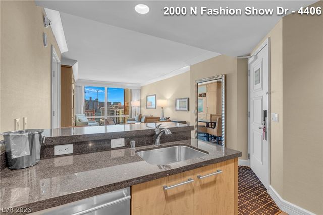 2000 FASHION SHOW Drive 4406, Las Vegas, NV 89109
