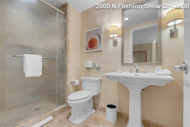 2000 FASHION SHOW Drive 4406, Las Vegas, NV 89109
