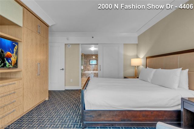 2000 FASHION SHOW Drive 4406, Las Vegas, NV 89109