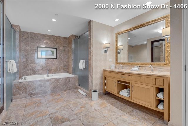 2000 FASHION SHOW Drive 4406, Las Vegas, NV 89109