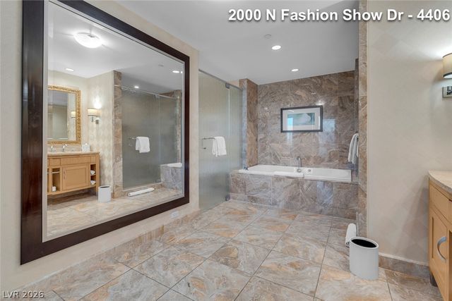 2000 FASHION SHOW Drive 4406, Las Vegas, NV 89109