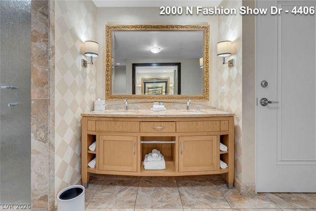 2000 FASHION SHOW Drive 4406, Las Vegas, NV 89109