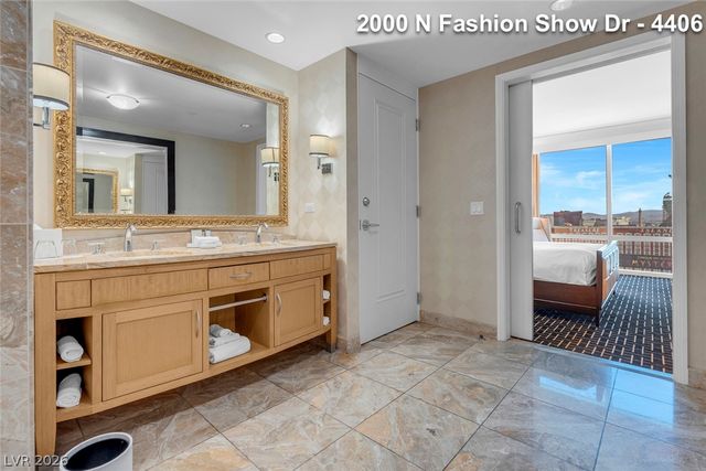 2000 FASHION SHOW Drive 4406, Las Vegas, NV 89109