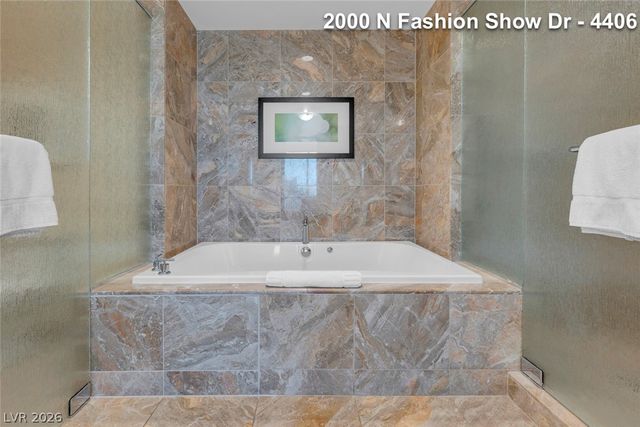 2000 FASHION SHOW Drive 4406, Las Vegas, NV 89109