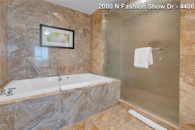 2000 FASHION SHOW Drive 4406, Las Vegas, NV 89109