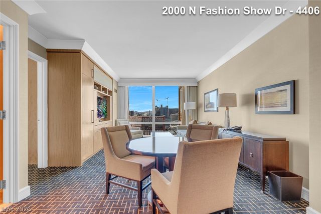 2000 FASHION SHOW Drive 4406, Las Vegas, NV 89109