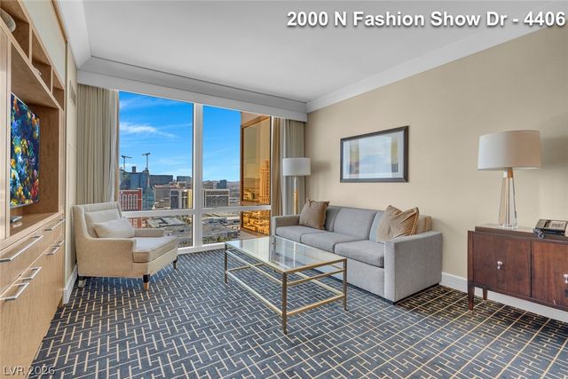 2000 FASHION SHOW Drive 4406, Las Vegas, NV 89109
