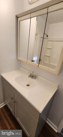 114 STRATTON LN, Mt Laurel, NJ 08054