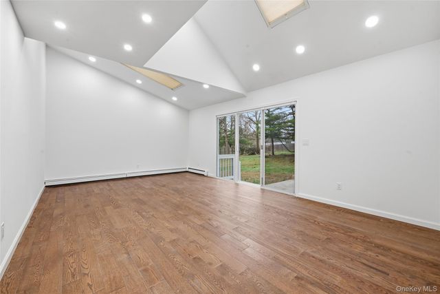 19 Sherwood Court, Ronkonkoma, NY 11779