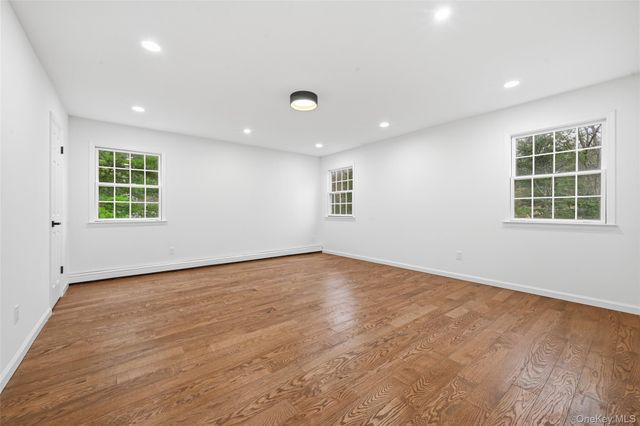 19 Sherwood Court, Ronkonkoma, NY 11779