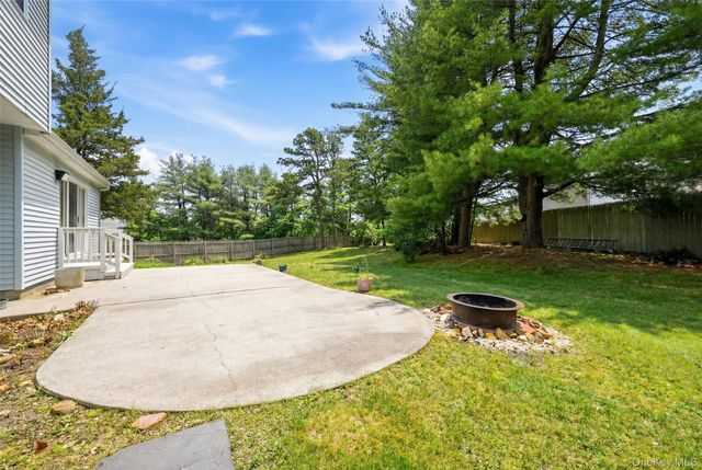 19 Sherwood Court, Ronkonkoma, NY 11779