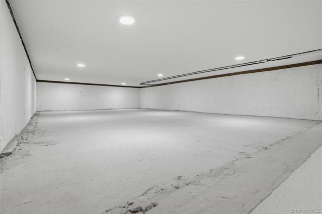 19 Sherwood Court, Ronkonkoma, NY 11779