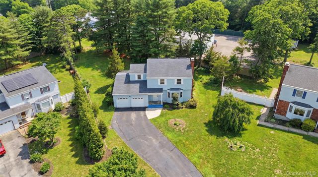 19 Sherwood Court, Ronkonkoma, NY 11779