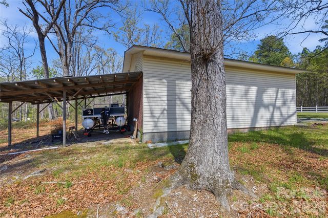 447 Henderson Road, Chesnee, SC 29323