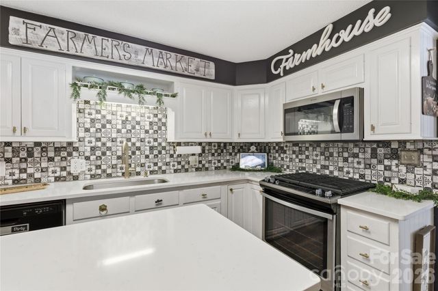 447 Henderson Road, Chesnee, SC 29323