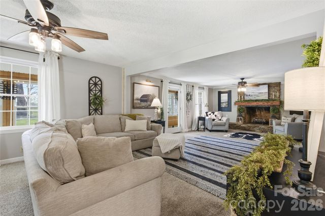 447 Henderson Road, Chesnee, SC 29323