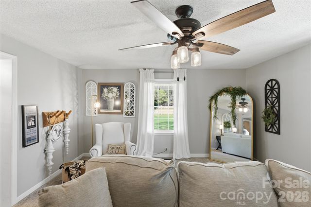 447 Henderson Road, Chesnee, SC 29323