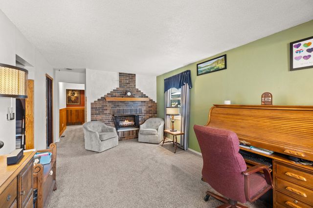 3904 E 26th Street, Des Moines, IA 50317