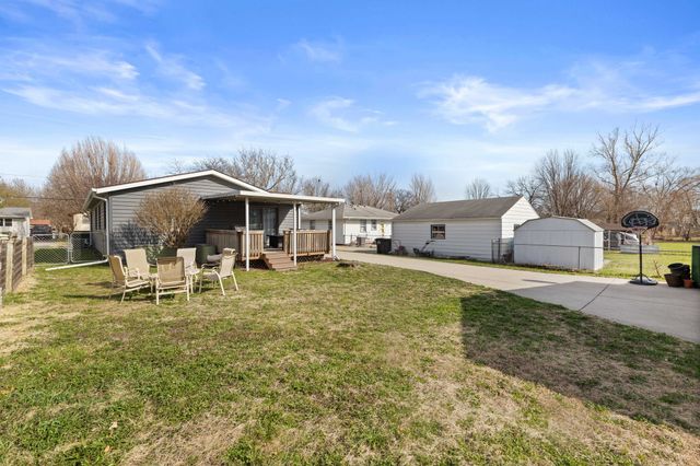 3904 E 26th Street, Des Moines, IA 50317