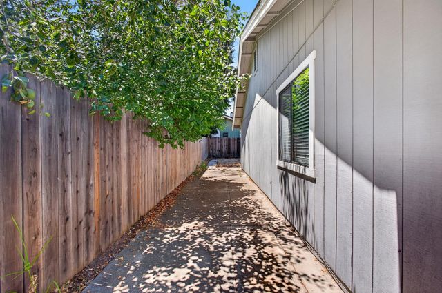 9260 Mantle Ct, Elk Grove, CA 95758