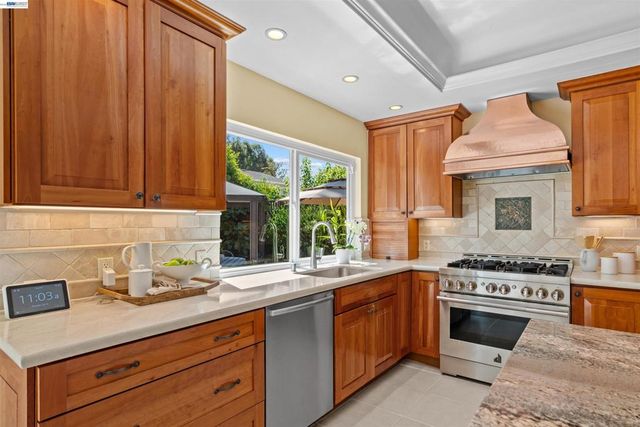 2533 Larrikeet Ct, Pleasanton, CA 94566