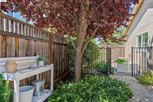 2533 Larrikeet Ct, Pleasanton, CA 94566