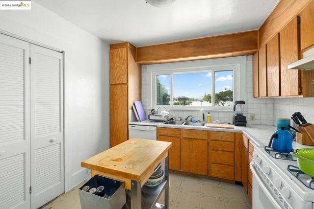 2903 Sacramento St, Berkeley, CA 94702