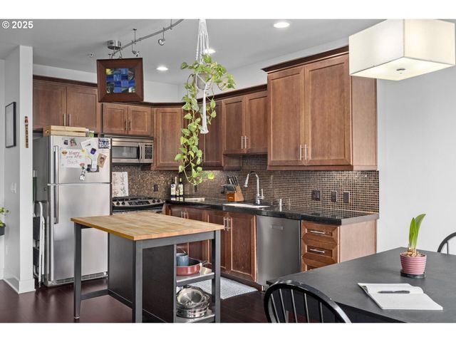 838 Se 38TH Ave 311, Portland, OR 97214