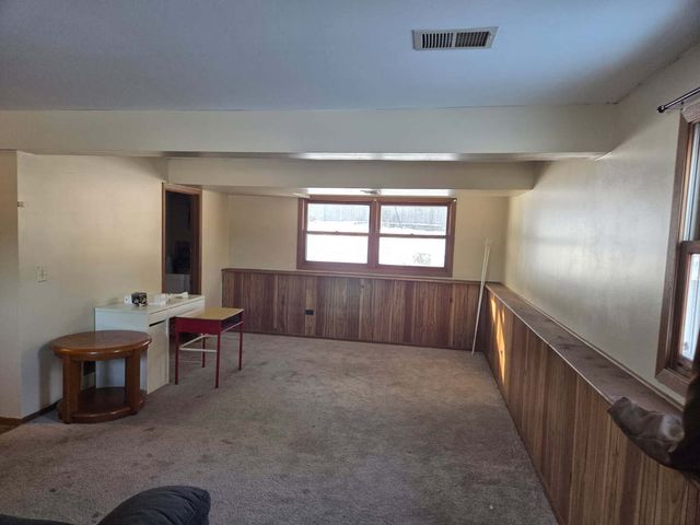 210 Hazelwood Drive, Lindenhurst, IL 60046