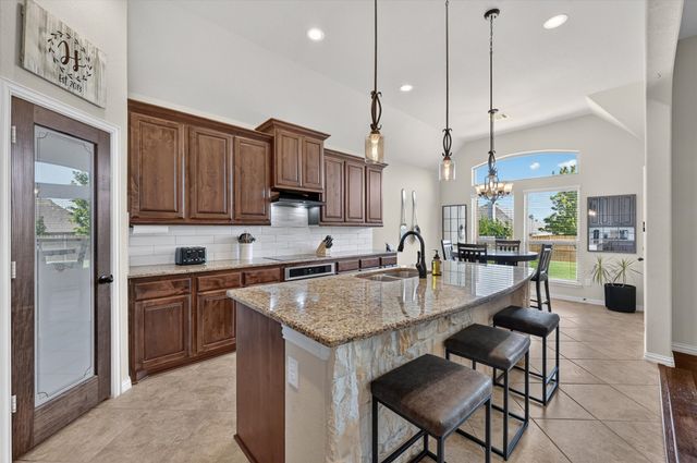 1156 Blue Sky Lane, Burleson, TX 76058