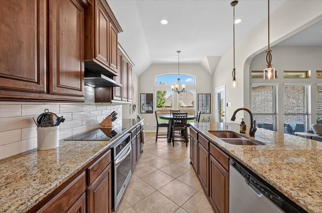 1156 Blue Sky Lane, Burleson, TX 76058