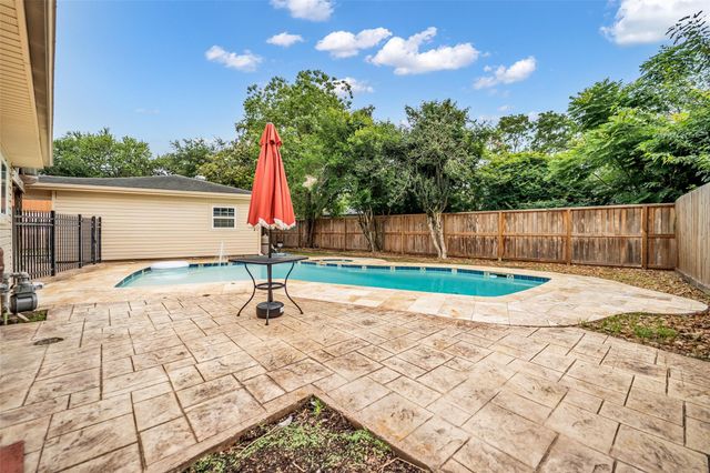 4303 Long Grove Drive, Seabrook, TX 77586