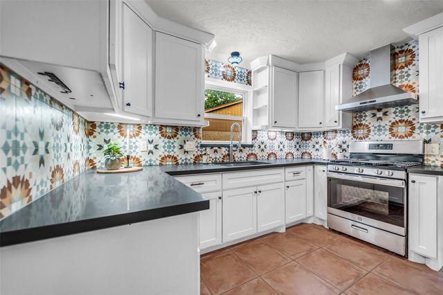 4303 Long Grove Drive, Seabrook, TX 77586
