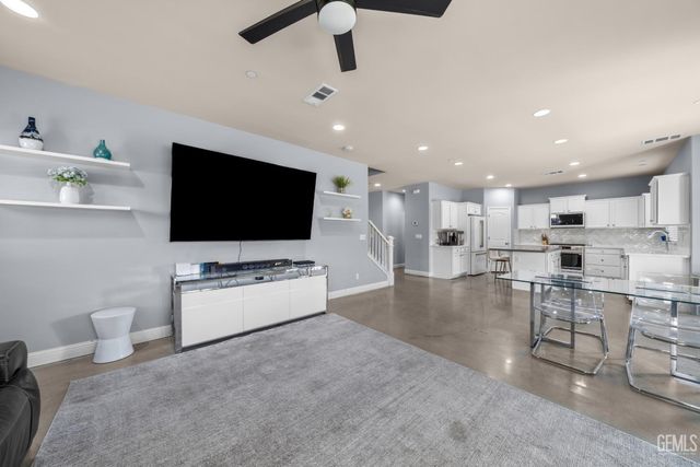 9307 Liberty Island Drive, Bakersfield, CA 93311