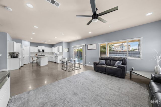 9307 Liberty Island Drive, Bakersfield, CA 93311