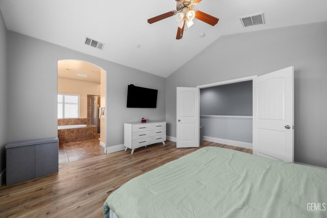 9307 Liberty Island Drive, Bakersfield, CA 93311