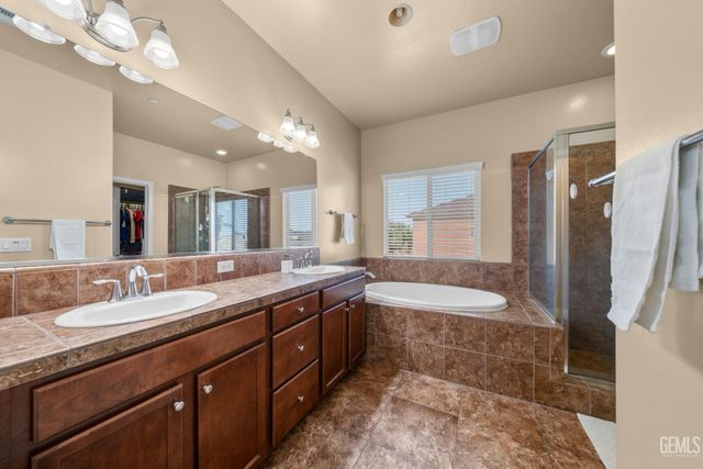 9307 Liberty Island Drive, Bakersfield, CA 93311