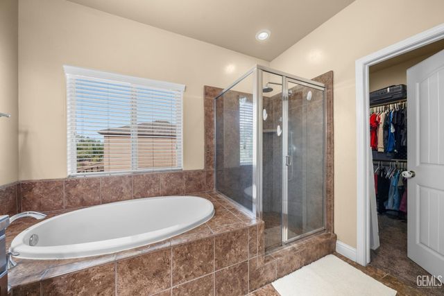9307 Liberty Island Drive, Bakersfield, CA 93311