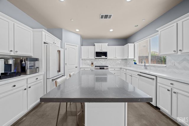 9307 Liberty Island Drive, Bakersfield, CA 93311
