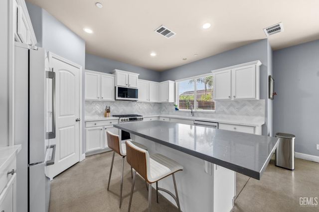 9307 Liberty Island Drive, Bakersfield, CA 93311
