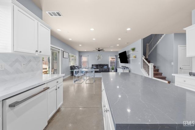 9307 Liberty Island Drive, Bakersfield, CA 93311