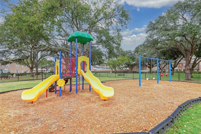 2147 Winrock Boulevard 31, Houston, TX 77057