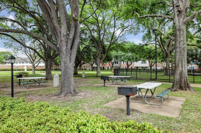 2147 Winrock Boulevard 31, Houston, TX 77057