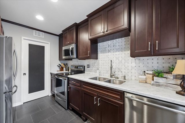 2147 Winrock Boulevard 31, Houston, TX 77057