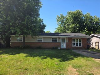 1006 E H Street, Russellville, AR 72801