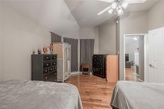 120 Fairway View Lane, Conroe, TX 77356