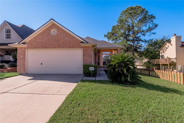 120 Fairway View Lane, Conroe, TX 77356